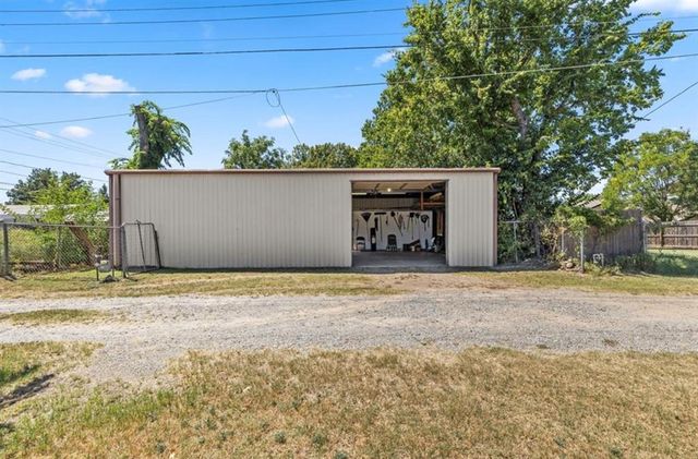 1425 S 14th Street, Chickasha, OK 73018