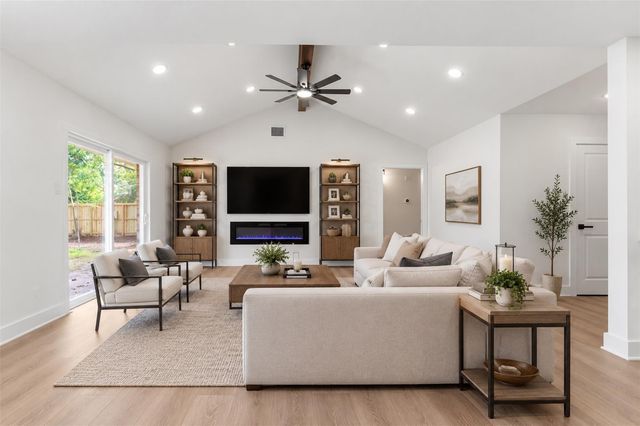 7502 Woodsman Trail, Houston, TX 77040