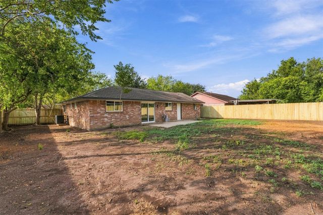 7502 Woodsman Trail, Houston, TX 77040