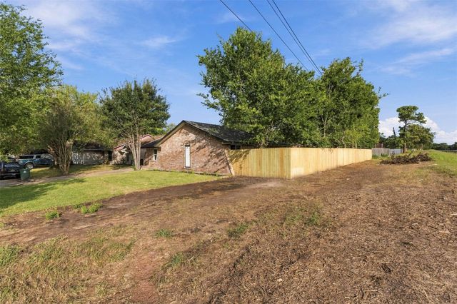 7502 Woodsman Trail, Houston, TX 77040