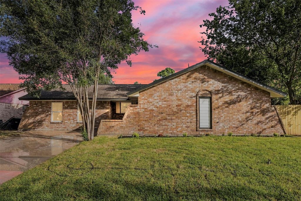 7502 Woodsman Trail, Houston, TX 77040