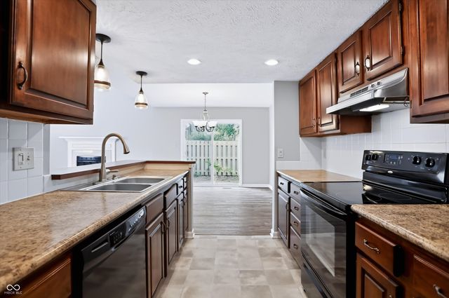 512 Conner Creek Drive, Fishers, IN 46038