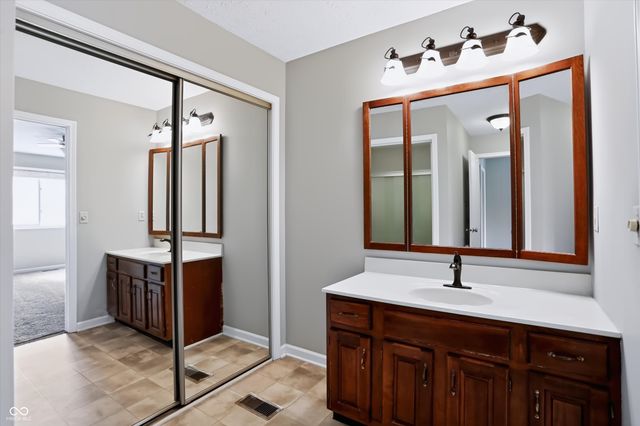 512 Conner Creek Drive, Fishers, IN 46038