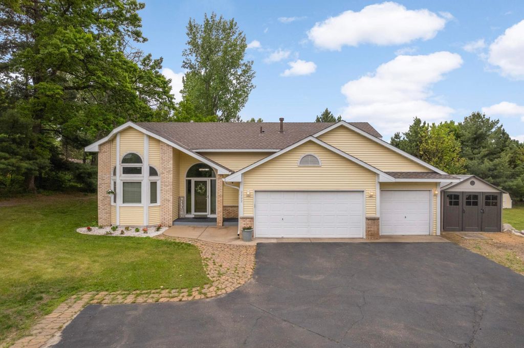 2222 Crosstown Boulevard NE, Ham Lake, MN 55304