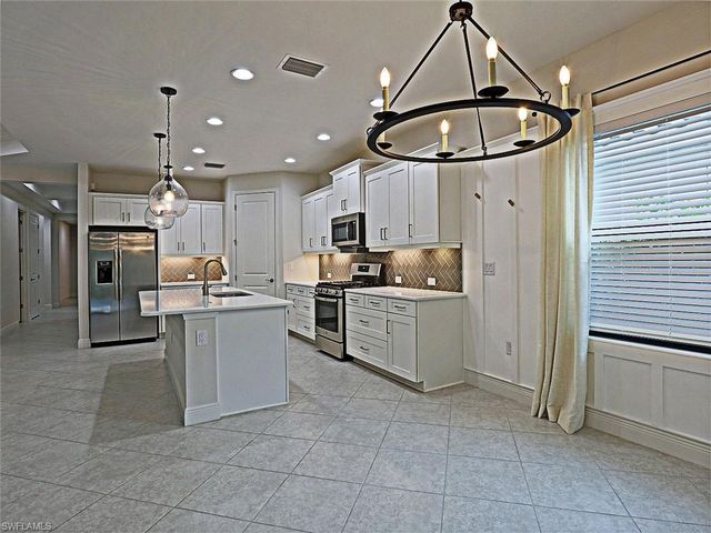 7652 Cypress Walk DR, Fort Myers, FL 33966