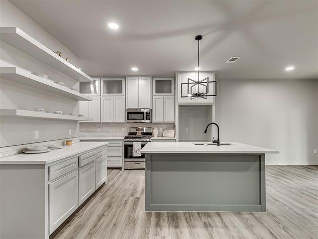 2013 W HARLOW Place, Oklahoma City, OK 73127