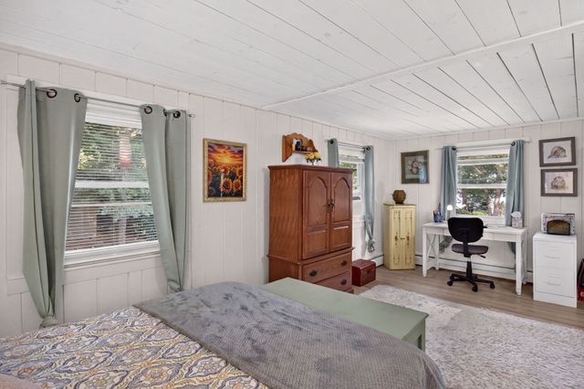 203 Monomoscoy Rd, Mashpee, MA 02649