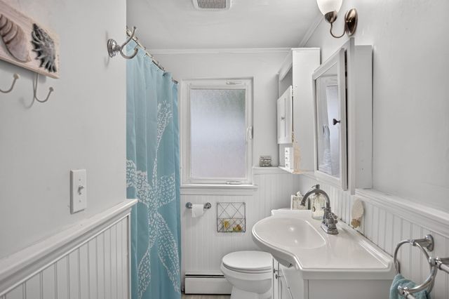 203 Monomoscoy Rd, Mashpee, MA 02649