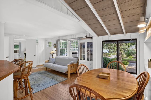 203 Monomoscoy Rd, Mashpee, MA 02649