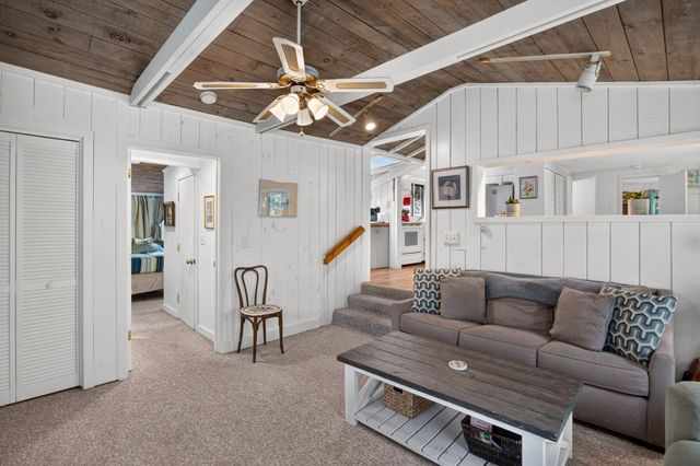 203 Monomoscoy Rd, Mashpee, MA 02649