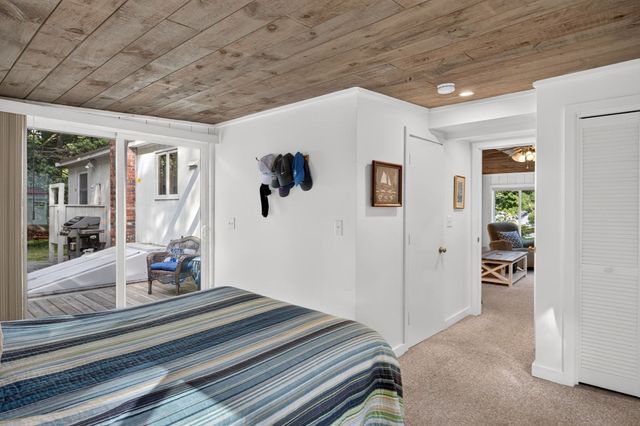 203 Monomoscoy Rd, Mashpee, MA 02649