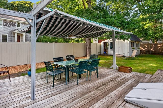 203 Monomoscoy Rd, Mashpee, MA 02649