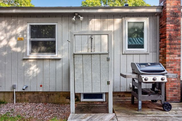 203 Monomoscoy Rd, Mashpee, MA 02649