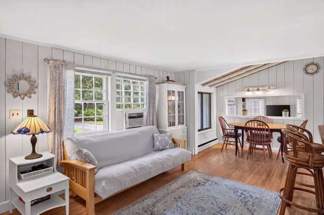 203 Monomoscoy Rd, Mashpee, MA 02649