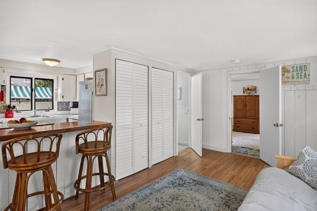 203 Monomoscoy Rd, Mashpee, MA 02649