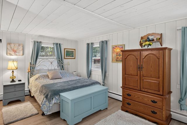 203 Monomoscoy Rd, Mashpee, MA 02649