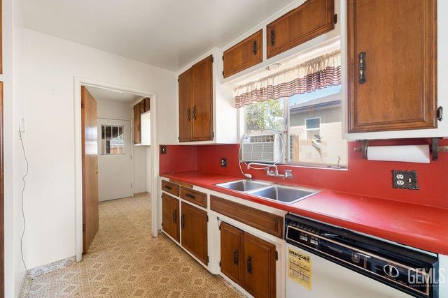 2609 Manor Street, Bakersfield, CA 93308