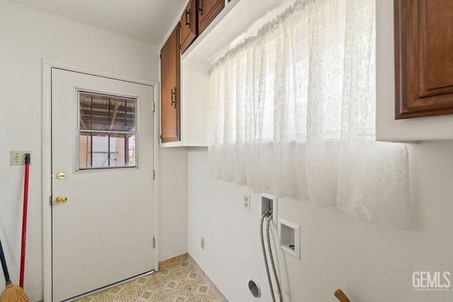 2609 Manor Street, Bakersfield, CA 93308