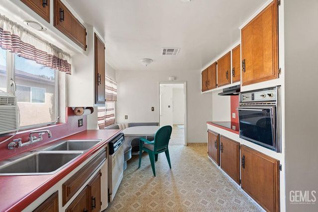 2609 Manor Street, Bakersfield, CA 93308