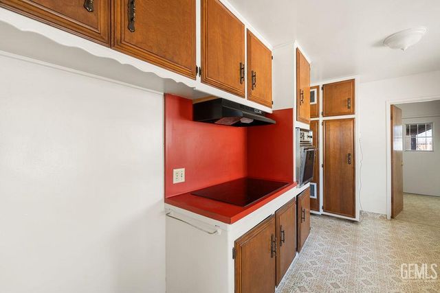 2609 Manor Street, Bakersfield, CA 93308