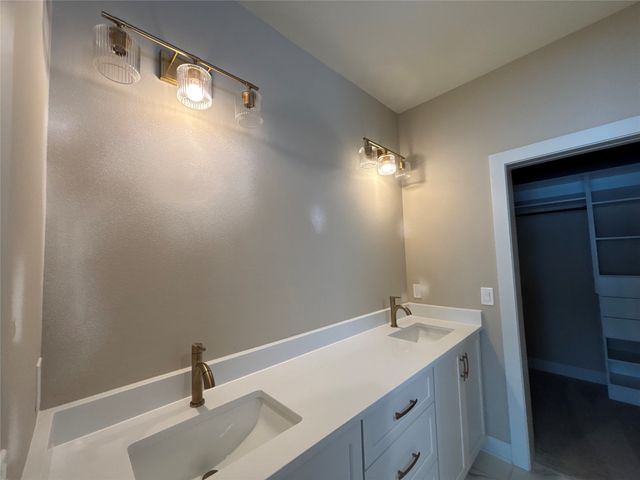 4635 173rd Street, Urbandale, IA 50323