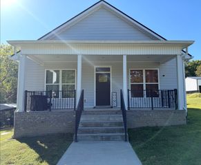 1030 Oak Dr, White Bluff, TN 37187