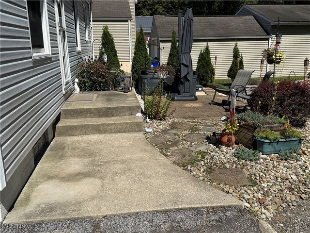 324 Maple Street, Ravenna, OH 44266