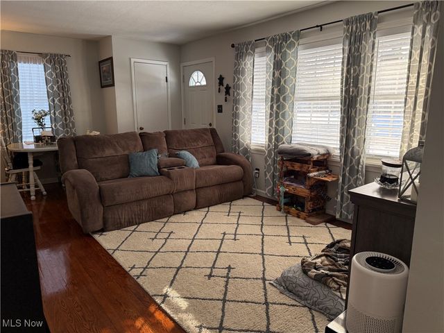 324 Maple Street, Ravenna, OH 44266