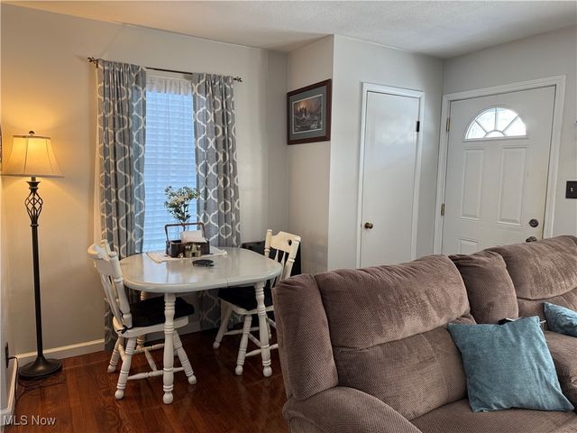 324 Maple Street, Ravenna, OH 44266