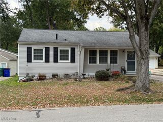 324 Maple Street, Ravenna, OH 44266