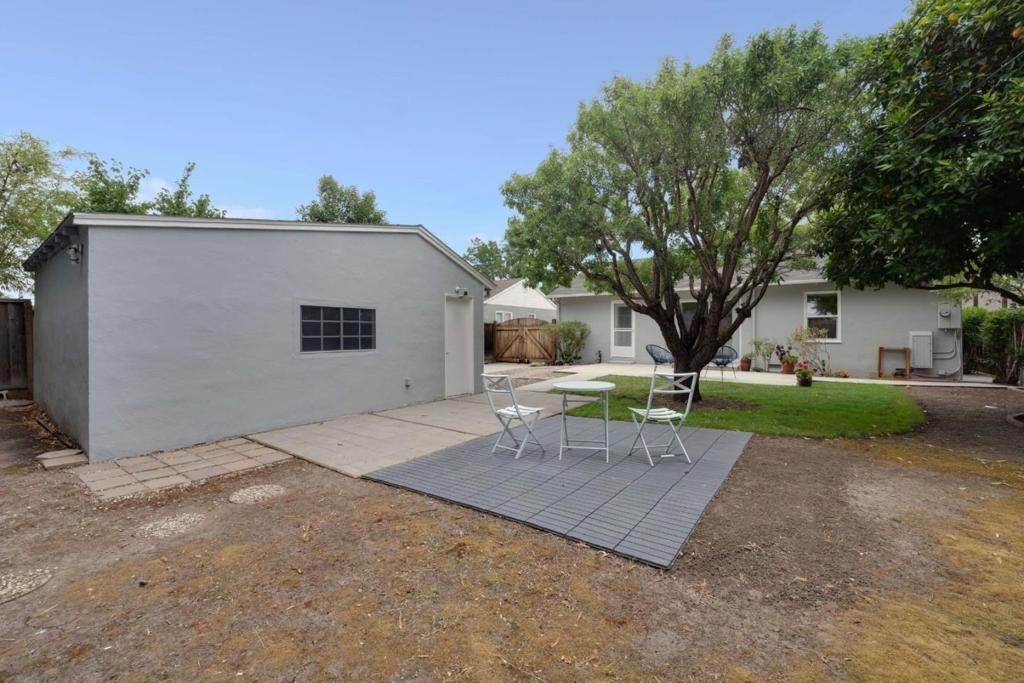 Image 23 of property listing at 988 Sunset Drive, Santa Clara, CA 95050