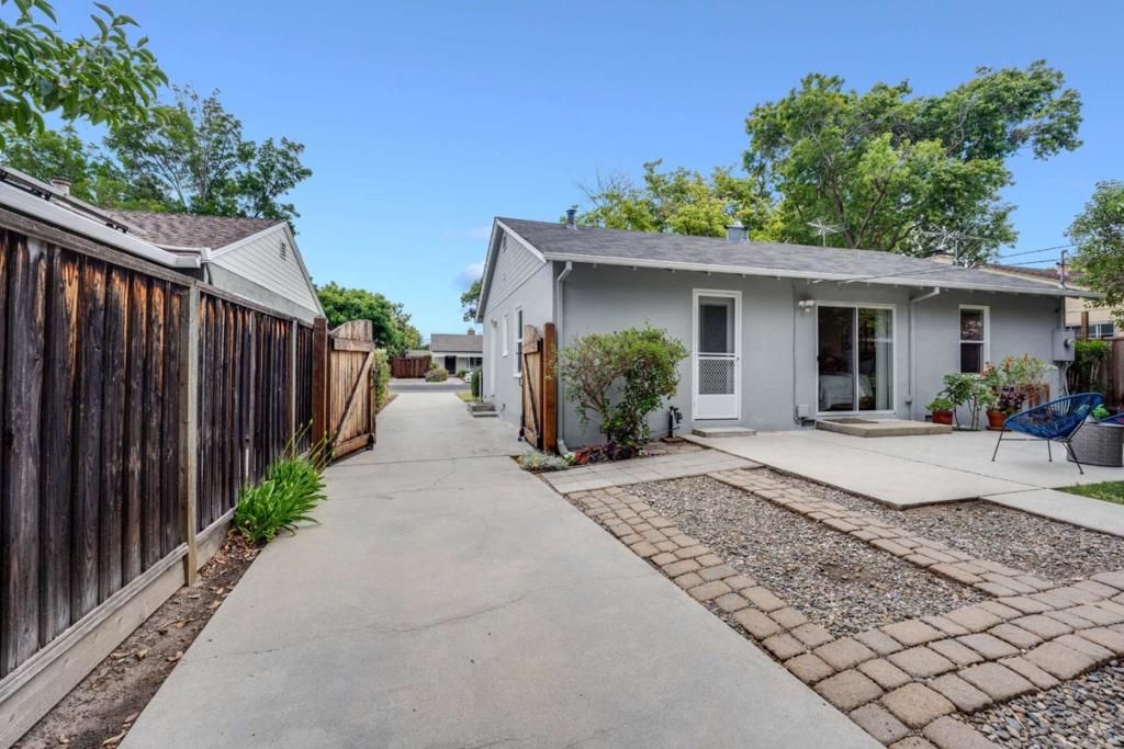 Image 28 of property listing at 988 Sunset Drive, Santa Clara, CA 95050