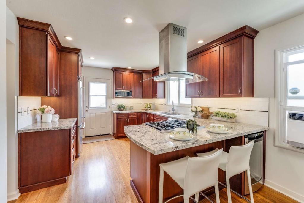 Image 7 of property listing at 988 Sunset Drive, Santa Clara, CA 95050