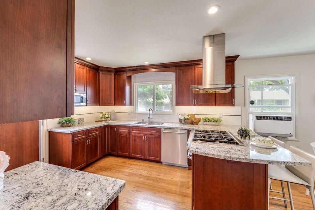 Image 8 of property listing at 988 Sunset Drive, Santa Clara, CA 95050