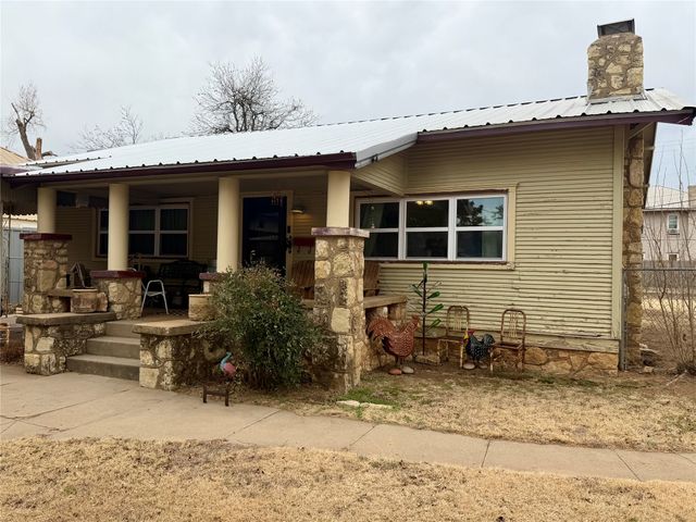 102 E 7th Street, Quanah, TX 79252