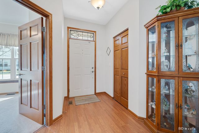 21400 Mays Lake Drive, Crest Hill, IL 60403