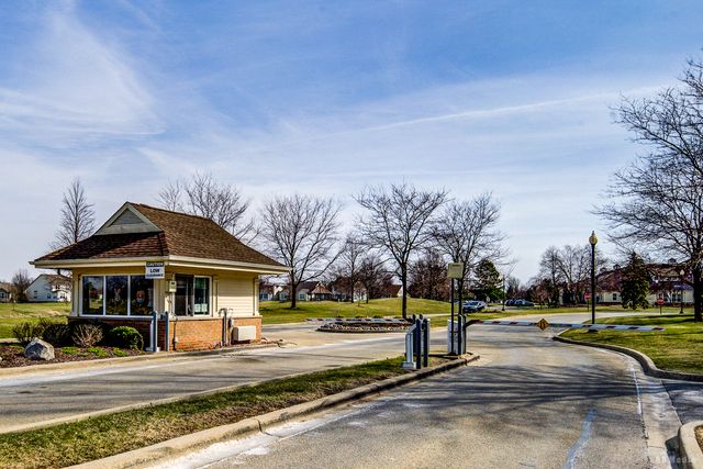 21400 Mays Lake Drive, Crest Hill, IL 60403