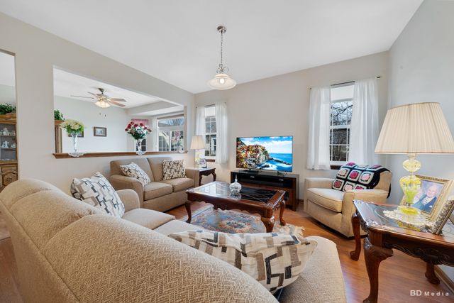 21400 Mays Lake Drive, Crest Hill, IL 60403