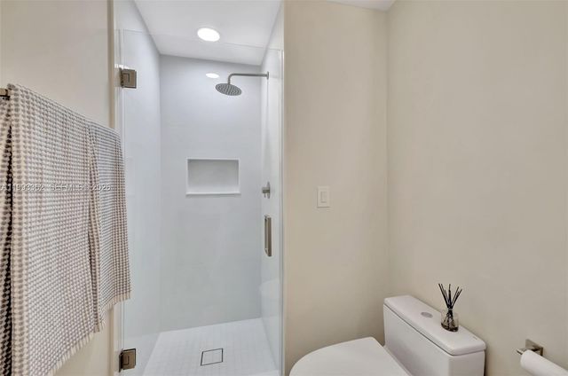 19136 Fisher Island Dr 19136, Miami Beach, FL 33109