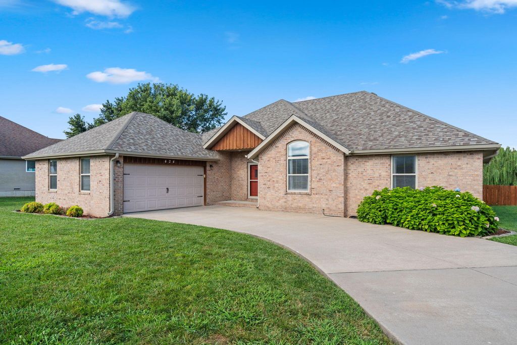 424 Columbine Street, Rogersville, MO 65742