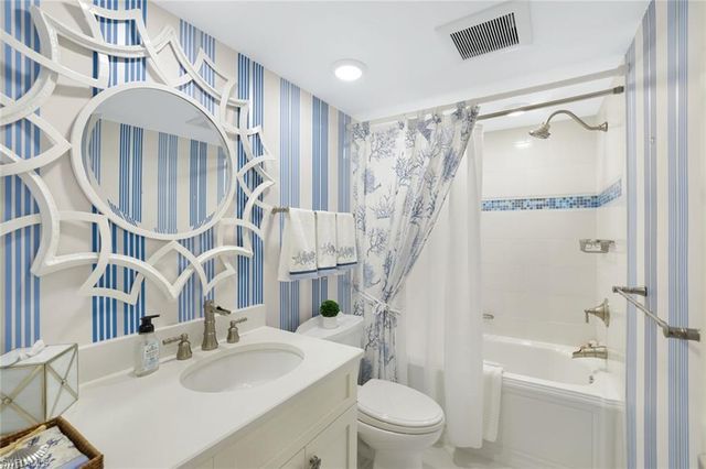 355 Park Shore DR 1-114, Naples, FL 34103