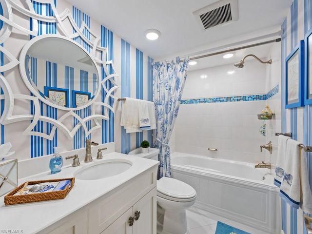 355 Park Shore DR 1-114, Naples, FL 34103