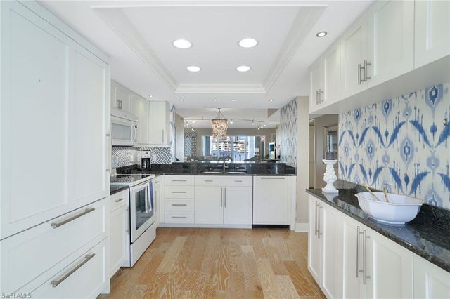 355 Park Shore DR 1-114, Naples, FL 34103