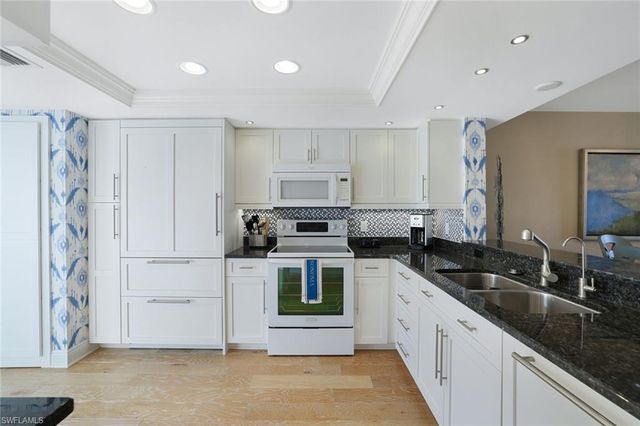 355 Park Shore DR 1-114, Naples, FL 34103