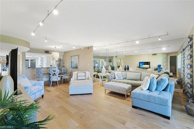 355 Park Shore DR 1-114, Naples, FL 34103