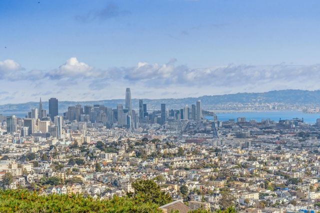 15 Red Rock Way 202N, San Francisco, CA 94109