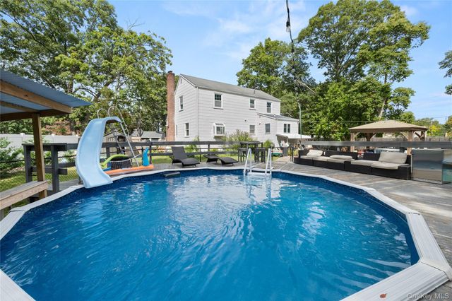 38 Muncey Road, Bay Shore, NY 11706