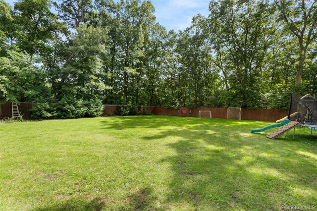 38 Muncey Road, Bay Shore, NY 11706