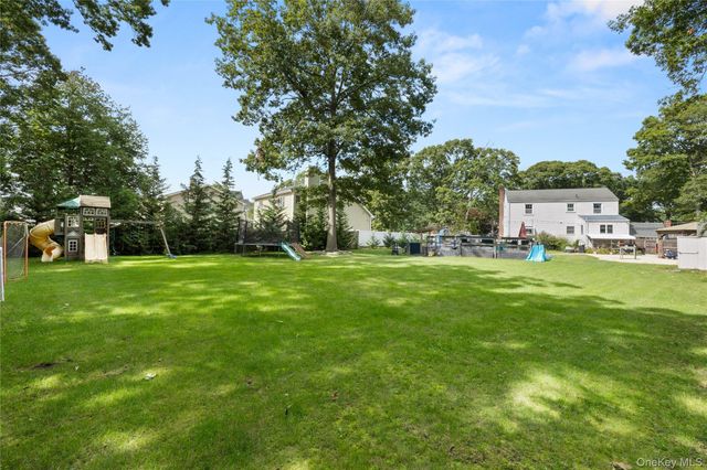 38 Muncey Road, Bay Shore, NY 11706