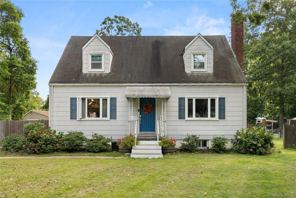 38 Muncey Road, Bay Shore, NY 11706 — exterior